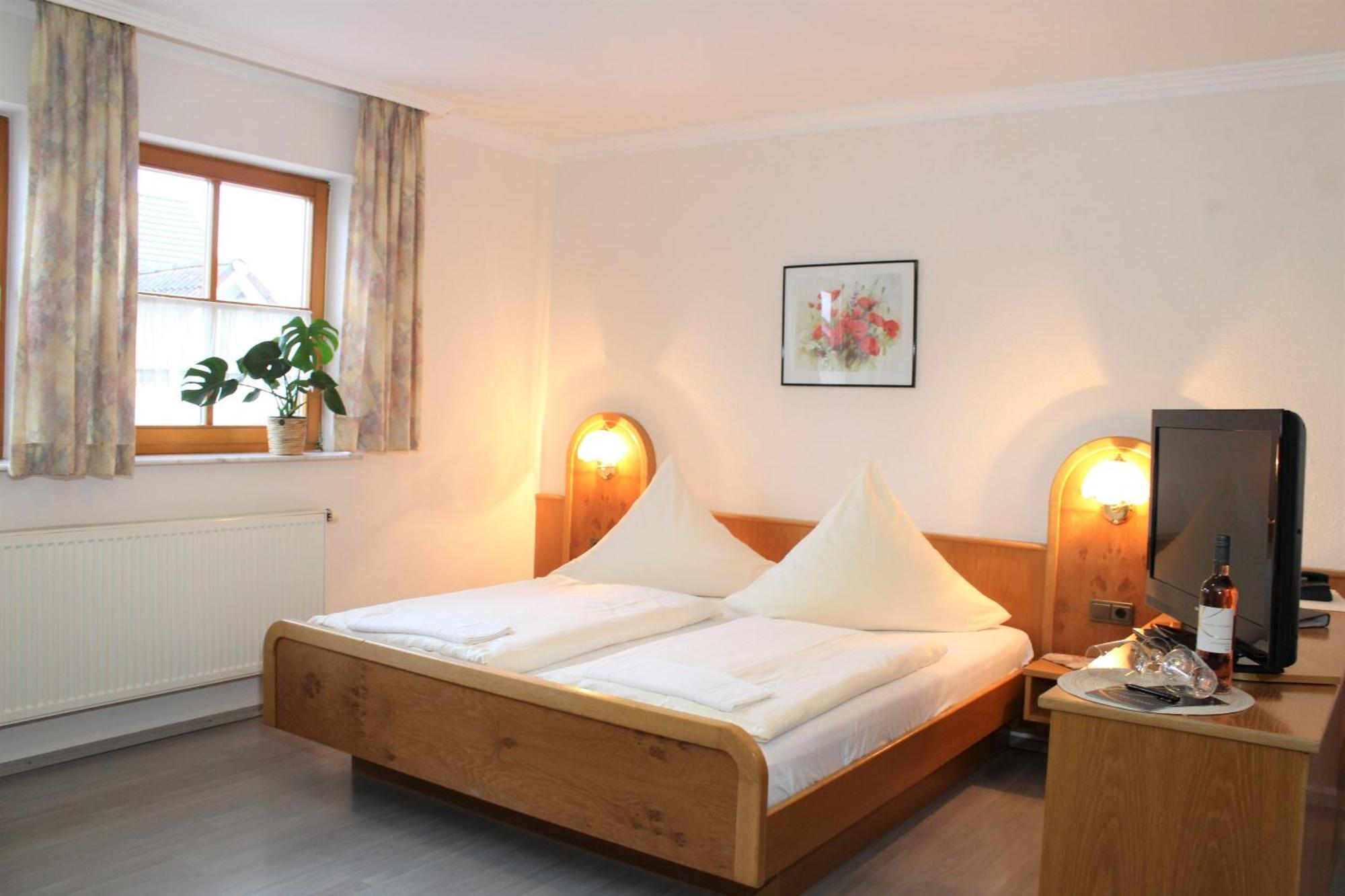 Winzerhotel Kinges-Kessel Morstadt 外观 照片