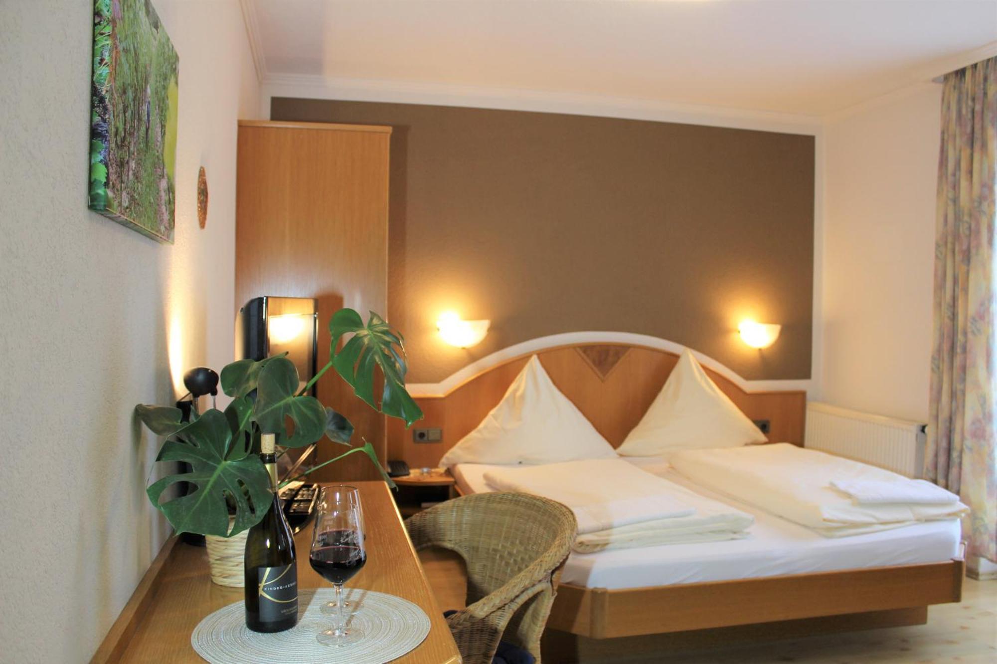 Winzerhotel Kinges-Kessel Morstadt 外观 照片