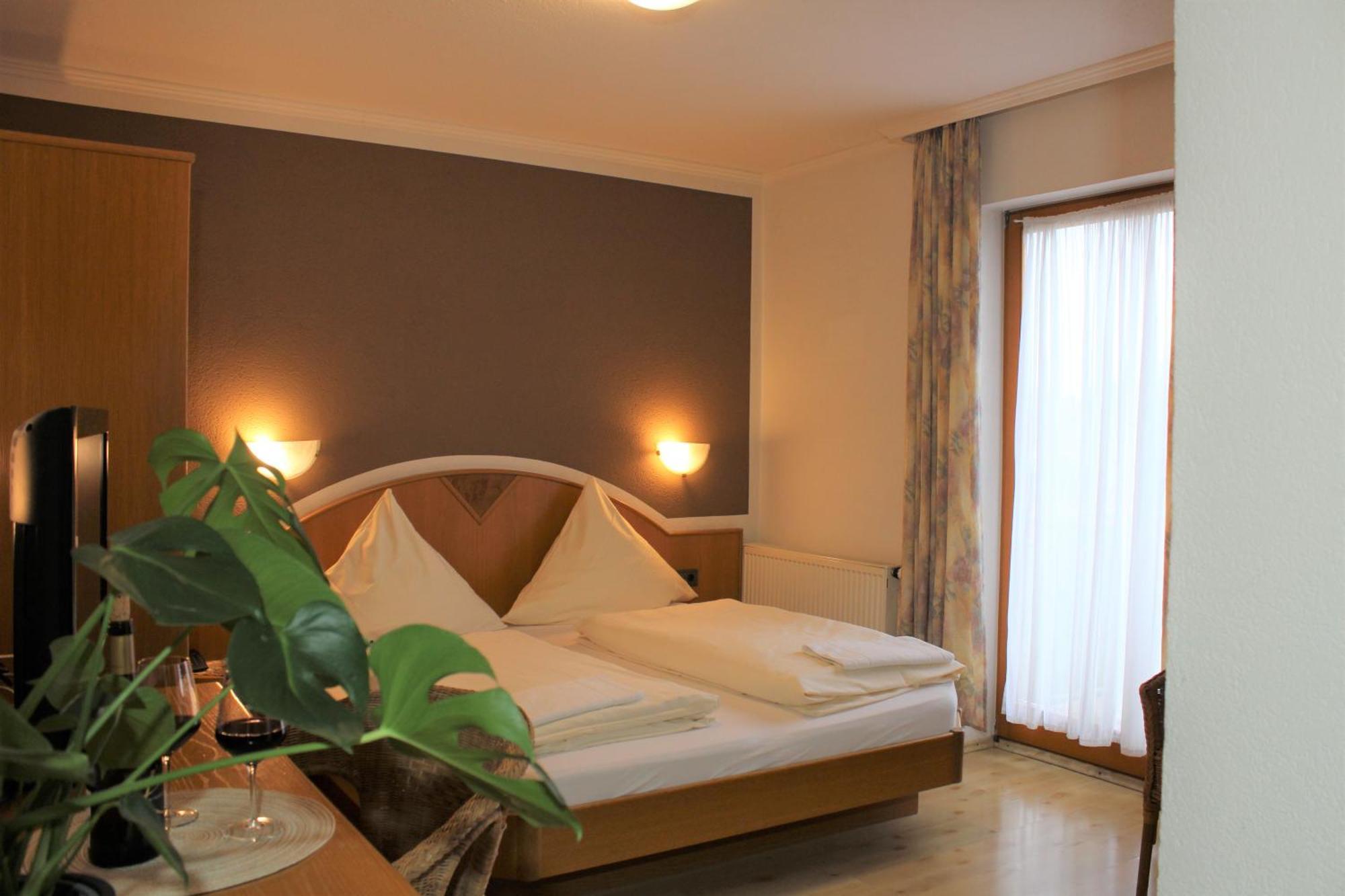Winzerhotel Kinges-Kessel Morstadt 外观 照片