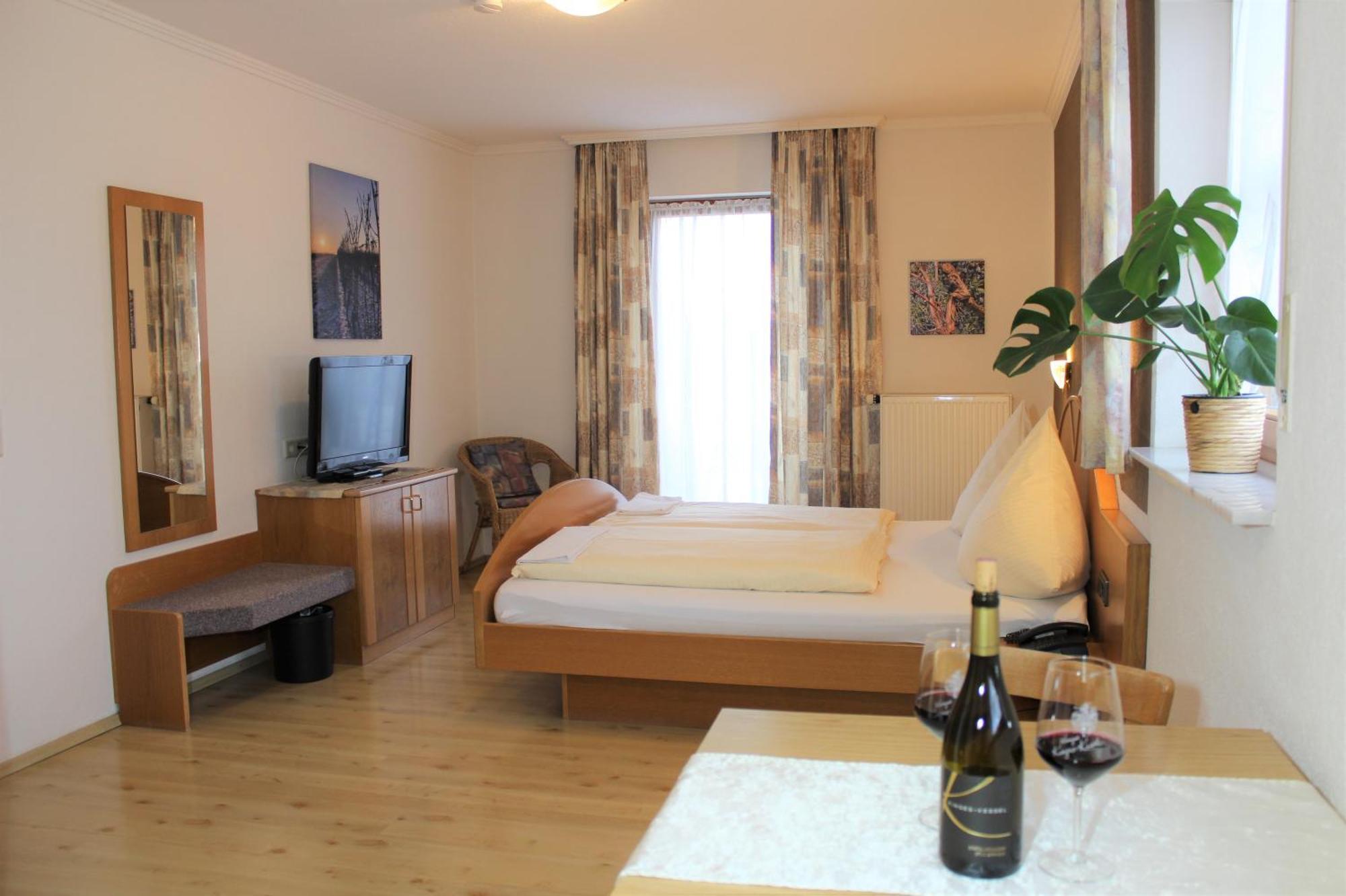 Winzerhotel Kinges-Kessel Morstadt 外观 照片